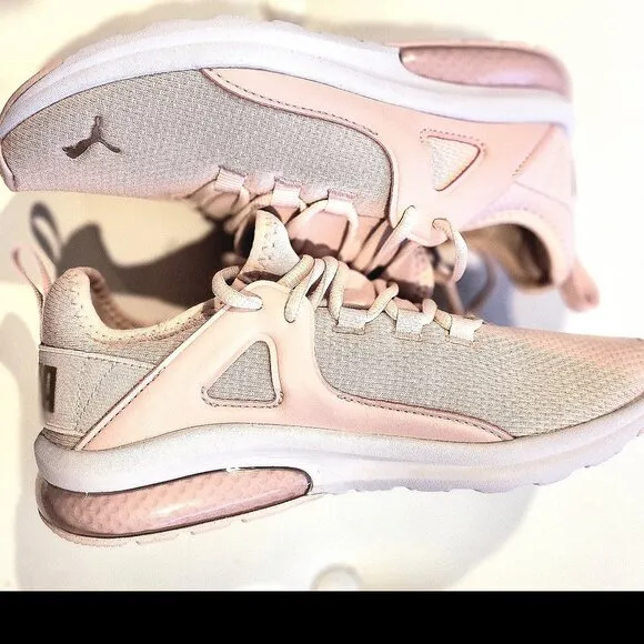 NWT Women/Youth Athletic Shoes SZ 7 .5 woman's 5.5 Pale Pink Puma Brand New !!
